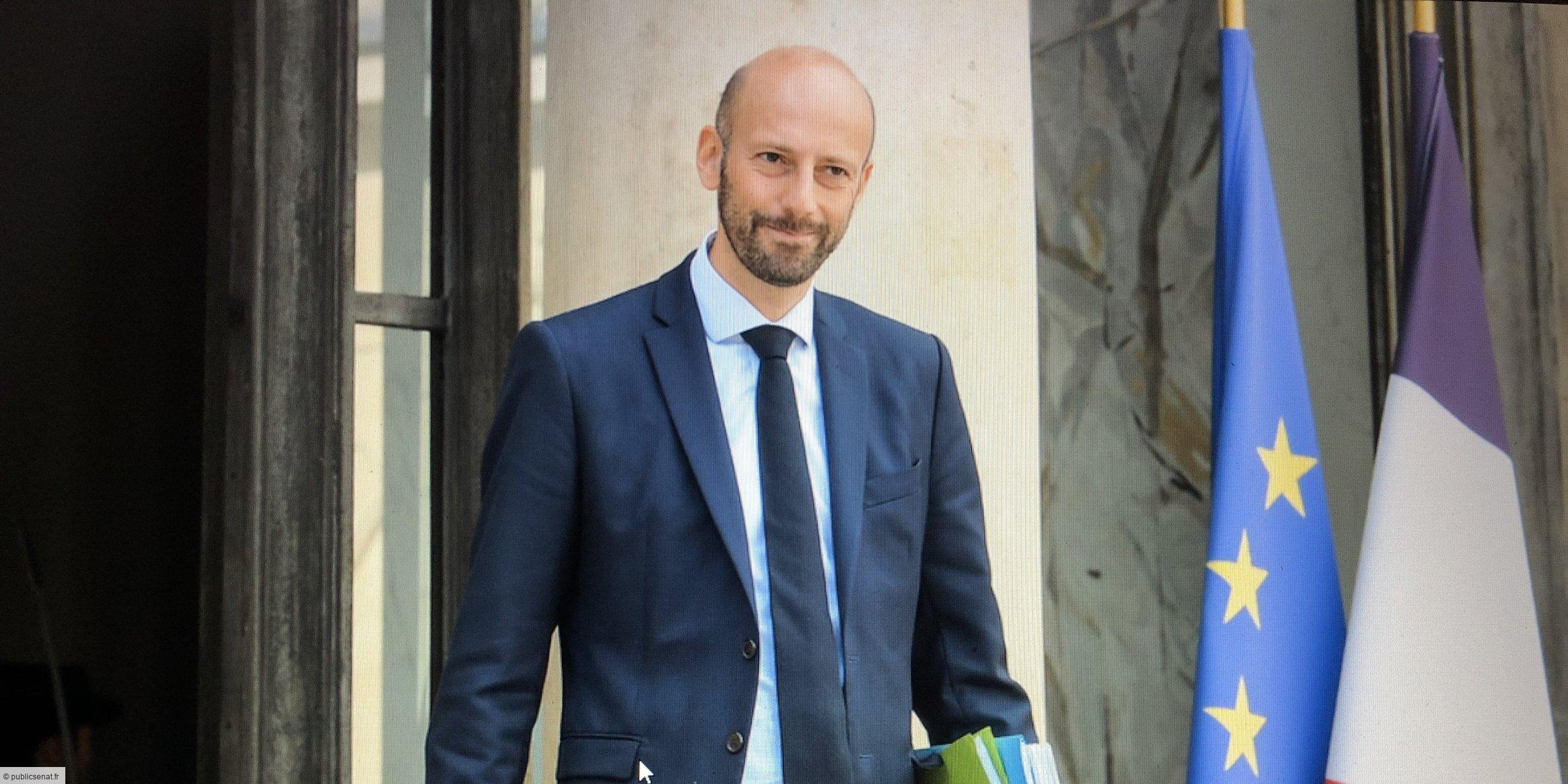 La Réforme du Licenciement dans la Fonction Publique : Débat enflammé autour du 'Tabou' brisé.